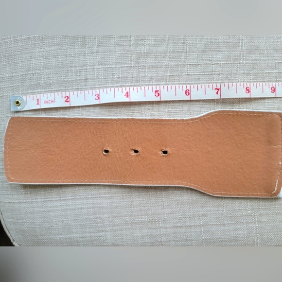 💥FREE with 3/$30 BUNDLE💥 White Belt with Gold Buckle - Picture 6 of 7